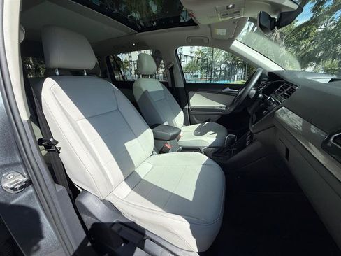 Used 2020 Volkswagen Tiguan SEL FWD image 22