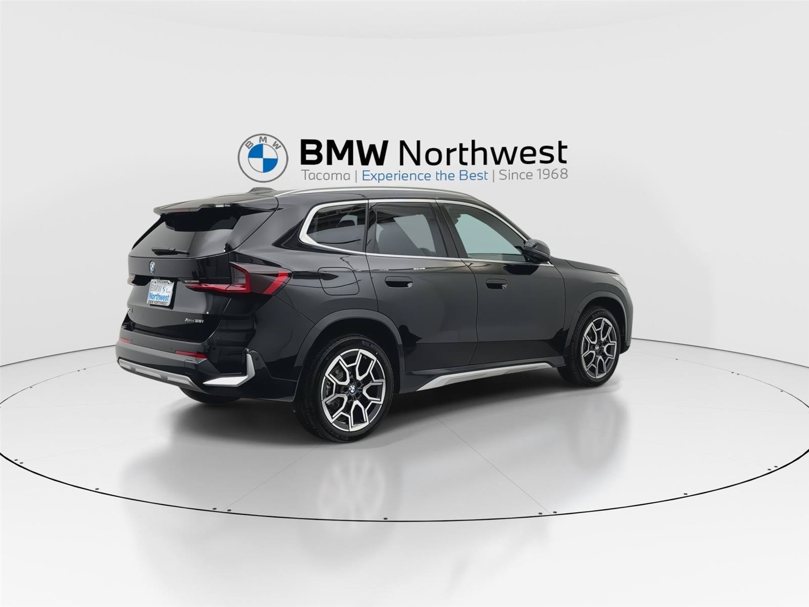 Used 2026 BMW X1 xDrive28i w/ Technology Package AWD/4WD image 3