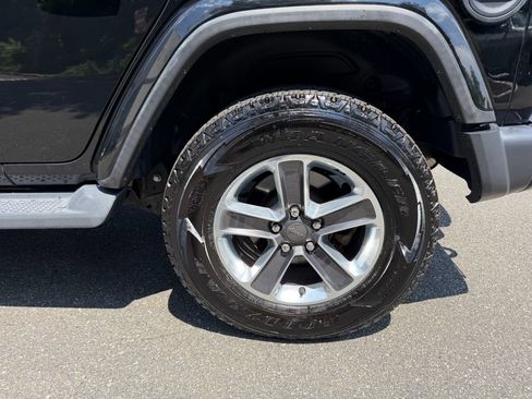 Used 2019 Jeep Wrangler Unlimited Sahara AWD/4WD image 11