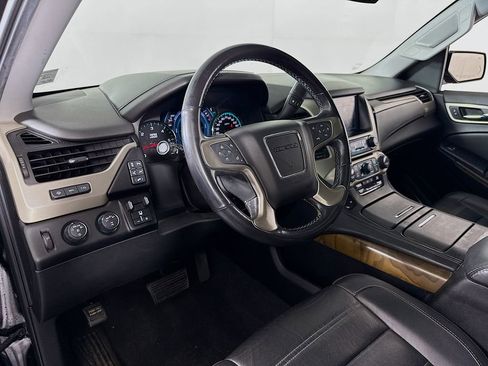 Used 2019 GMC Yukon Denali w/ Denali Ultimate Black Edition AWD/4WD image 9