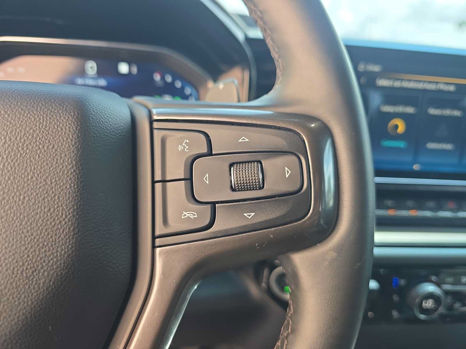 Used 2023 Chevrolet Silverado 1500 ZR2 w/ Technology Package AWD/4WD image 25