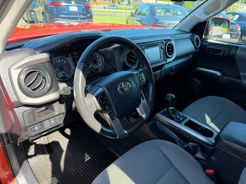 Used 2018 Toyota Tacoma SR5 AWD/4WD image 17