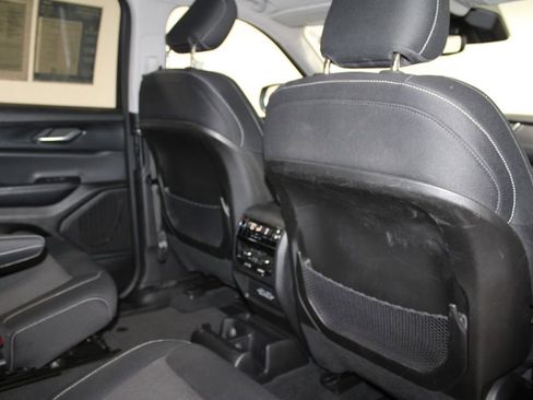 Used 2023 Jeep Grand Cherokee L Laredo image 30