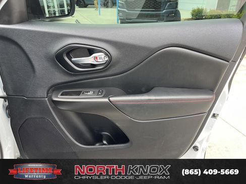 Used 2022 Jeep Cherokee Trailhawk w/ Sun, Sound & Nav Group AWD/4WD image 28