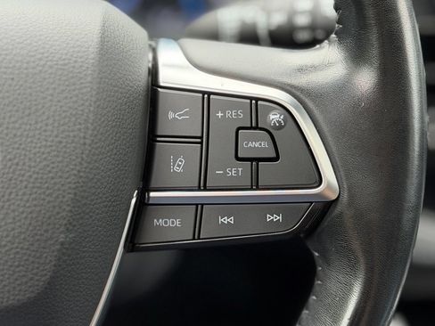 Used 2021 Toyota Highlander XLE AWD/4WD image 13
