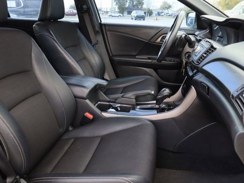 Used 2017 Honda Accord Sport image 25