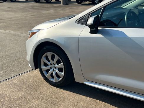 Used 2025 Toyota Corolla LE FWD image 11