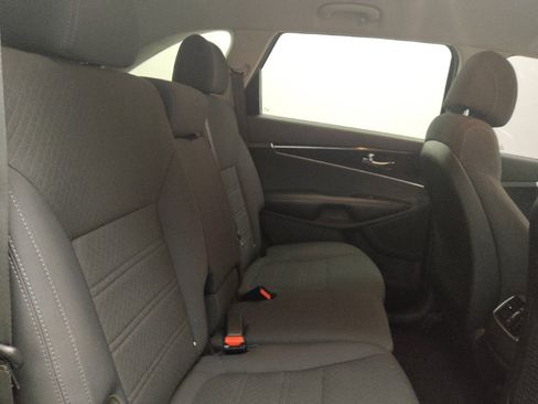 Used 2017 Kia Sorento AWD w/ LX V6 Convenience Package image 19