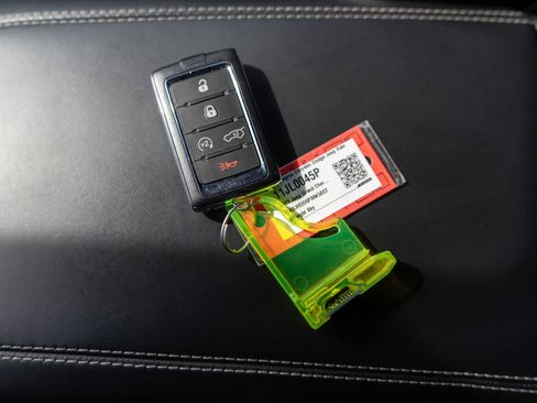 Used 2023 Jeep Grand Cherokee Overland w/ Adv Protech Group III AWD/4WD image 34