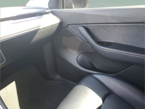 Used 2020 Tesla Model Y Long Range image 23