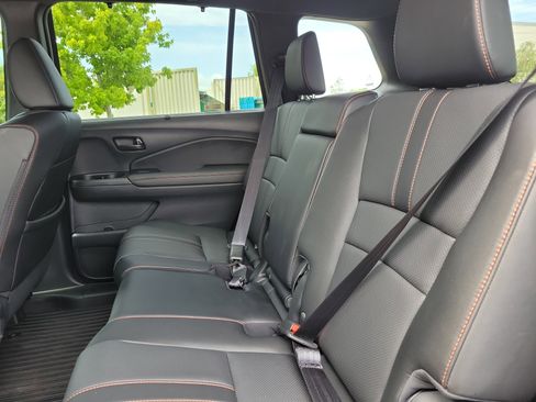 Used 2025 Honda Passport TrailSport image 17