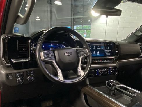 Used 2025 Chevrolet Silverado 1500 LT Trail Boss w/ Convenience Package II AWD/4WD image 19