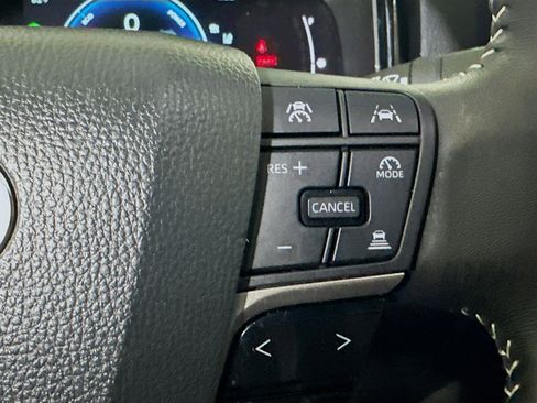 Used 2025 Toyota Camry SE image 17