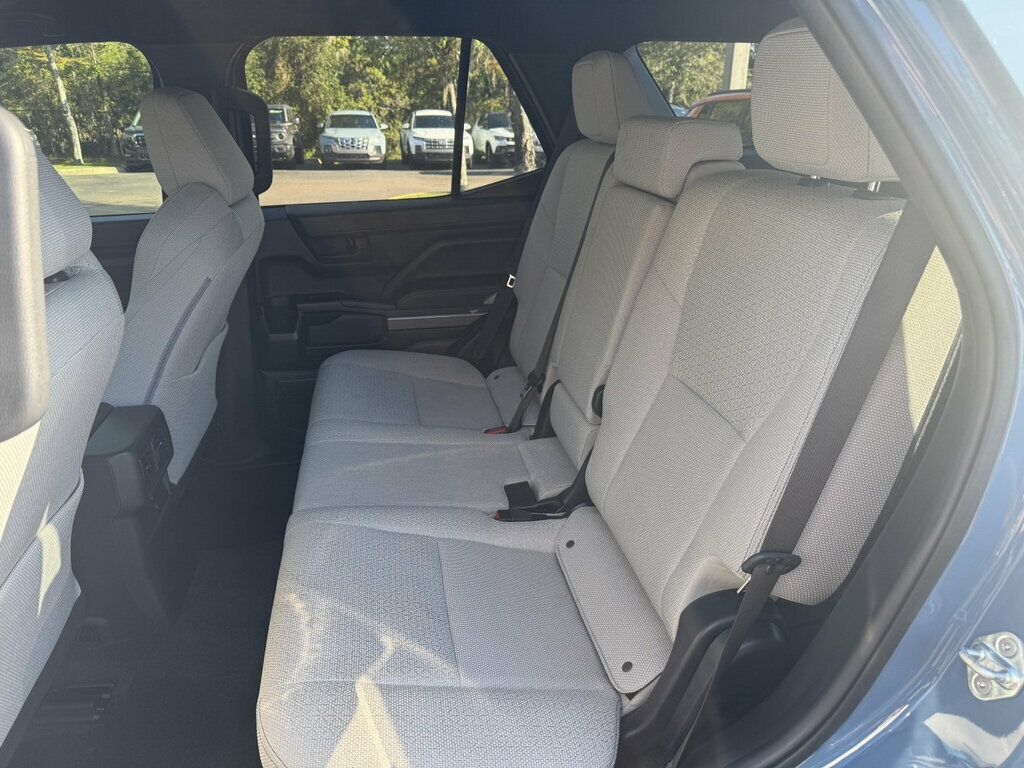 Used 2025 Toyota 4Runner SR5 AWD/4WD image 7