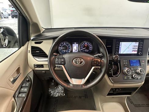 Used 2018 Toyota Sienna XLE w/ XLE Navigation Package image 37