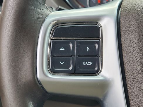 Used 2011 Chrysler Town & Country Touring-L image 26