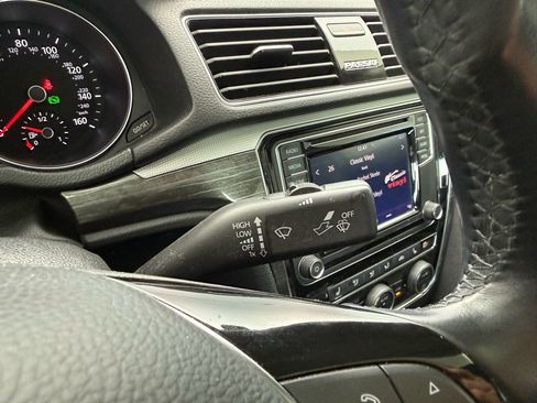 Used 2018 Volkswagen Passat 2.0T SE image 26