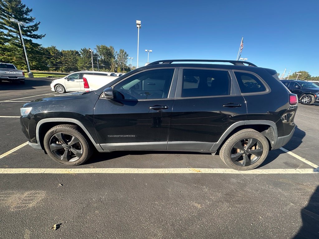 Used 2019 Jeep Cherokee Latitude Plus FWD image 2
