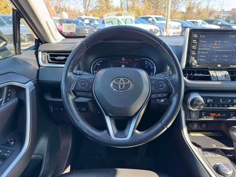 Used 2020 Toyota RAV4 Limited image 20