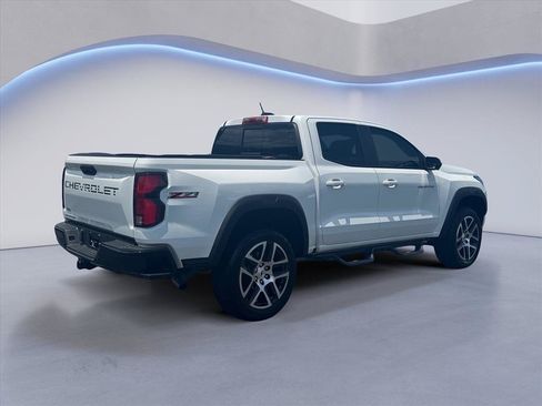 Used 2024 Chevrolet Colorado Z71 w/ Z71 Convenience Package 2 AWD/4WD image 3
