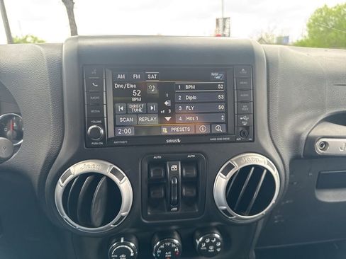 Used 2013 Jeep Wrangler Unlimited Rubicon w/ Connectivity Group image 10