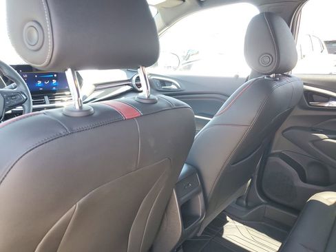 Used 2025 Chevrolet Trax RS w/ Sunroof Package FWD image 30