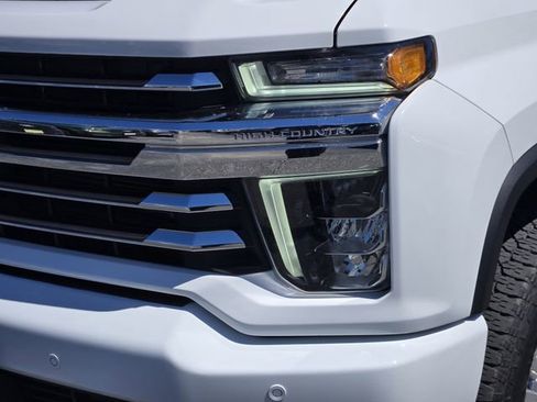 Used 2022 Chevrolet Silverado 2500 High Country AWD/4WD image 9