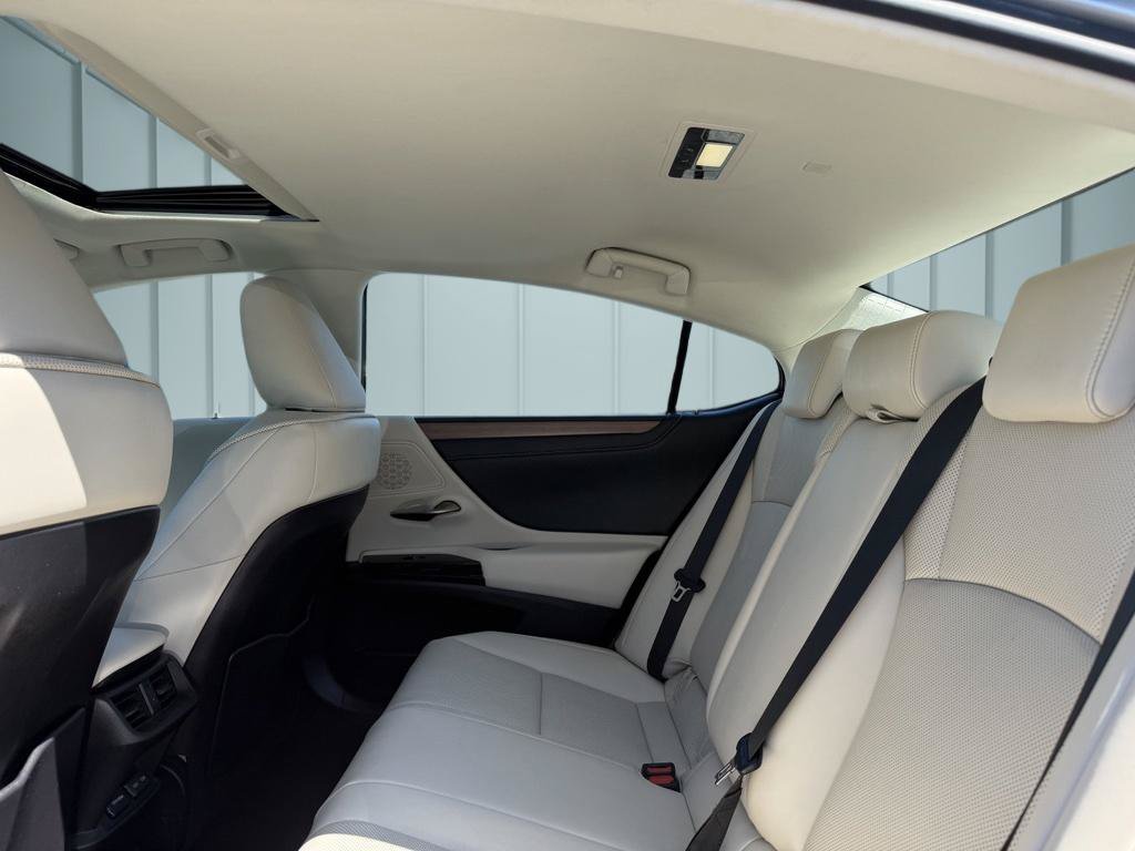 Used 2024 Lexus ES 300h w/ Premium Package FWD image 15