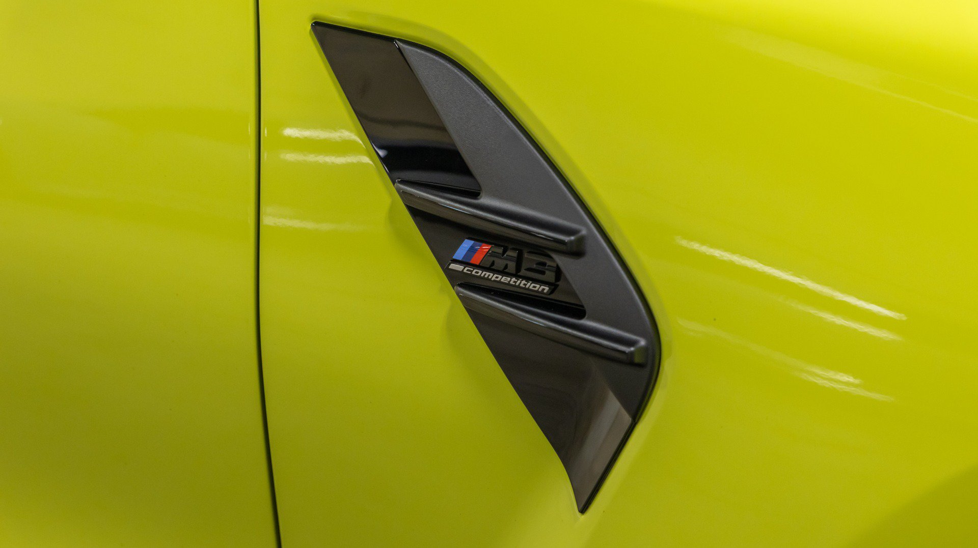 Used 2023 BMW M3 Competition w/ M Carbon Exterior Package AWD/4WD image 16