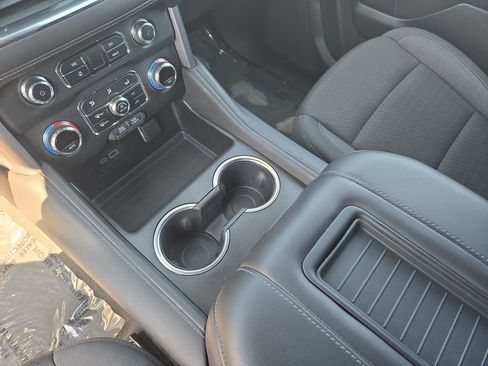 Used 2024 GMC Yukon SLE image 27