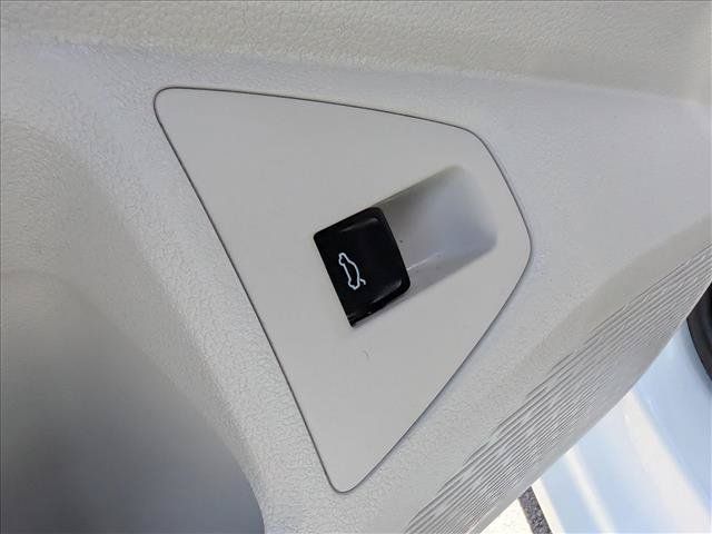 Certified 2025 Volkswagen Jetta SE w/ Sunroof Package FWD image 26