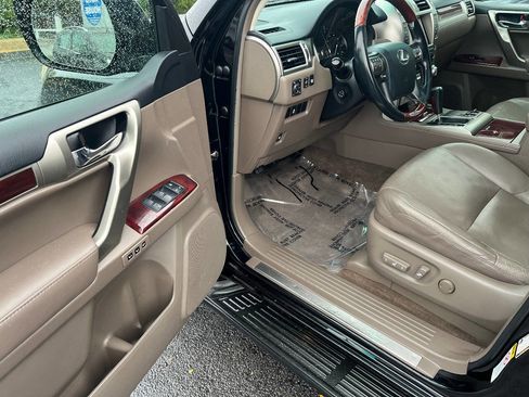 Used 2010 Lexus GX 460 image 19