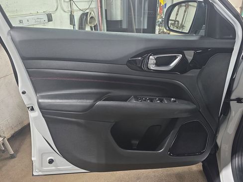 Used 2025 Jeep Compass Trailhawk image 25