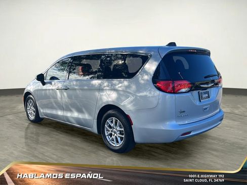 Used 2022 Chrysler Voyager LX image 4