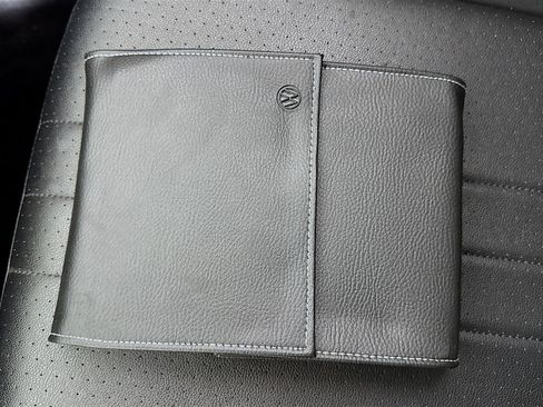 Used 2024 Volkswagen Tiguan SE image 35