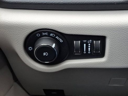 Certified 2022 Chrysler Pacifica Touring-L image 31