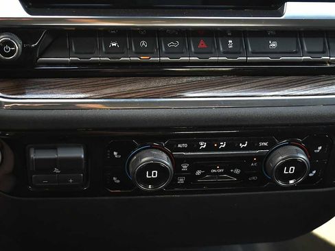 Used 2025 Chevrolet Silverado 1500 LT image 17