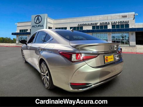Used 2019 Lexus ES 300h w/ Accessory Package 2 FWD image 3