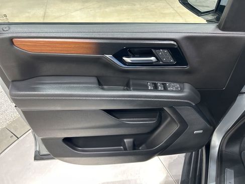 Used 2025 GMC Yukon Denali image 12