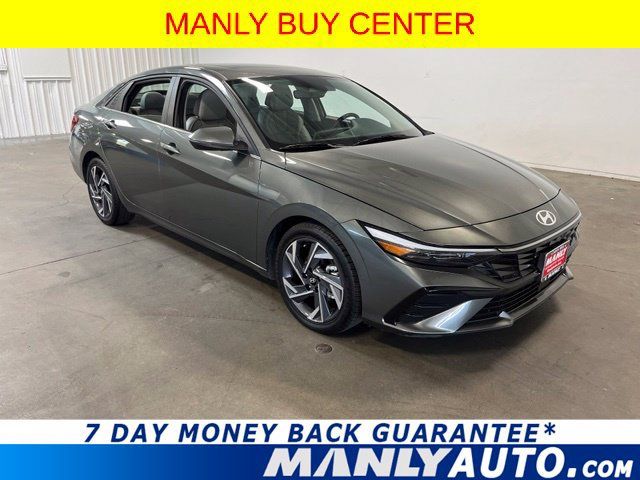 Used 2025 Hyundai Elantra Limited FWD image 1
