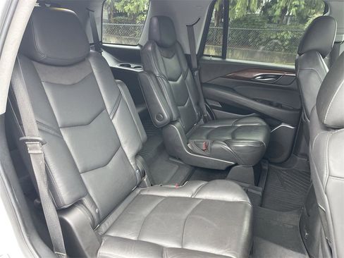 Used 2020 Cadillac Escalade Premium Luxury image 28