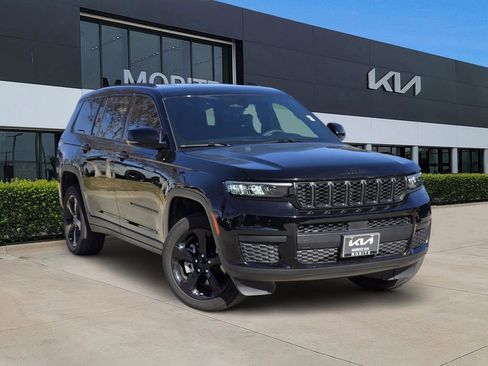 Used 2025 Jeep Grand Cherokee L Laredo RWD image 1