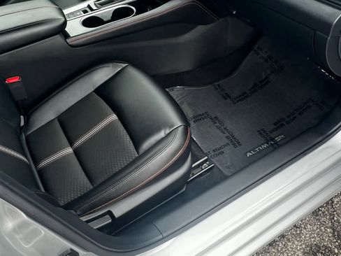 Used 2024 Nissan Altima 2.5 SR image 10