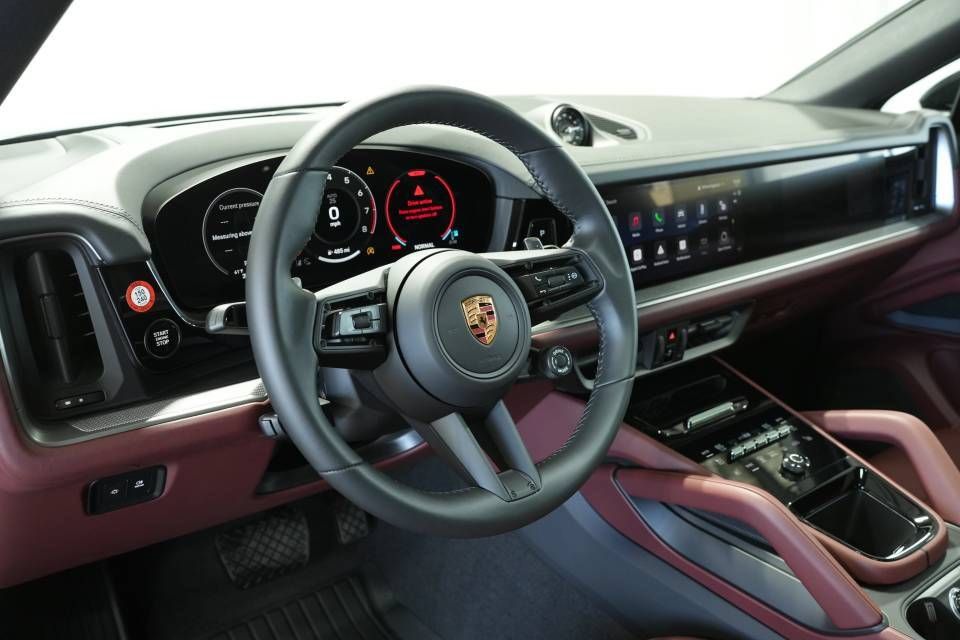 Certified 2026 Porsche Cayenne Coupe AWD/4WD image 4