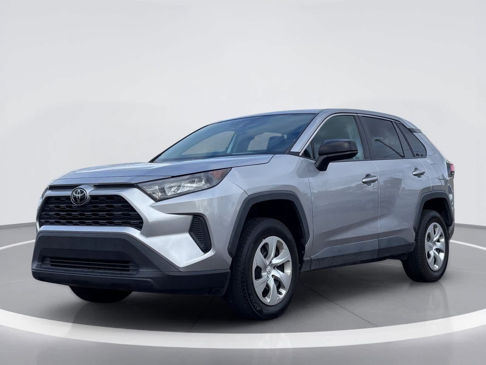 Used 2022 Toyota RAV4 LE FWD image 2