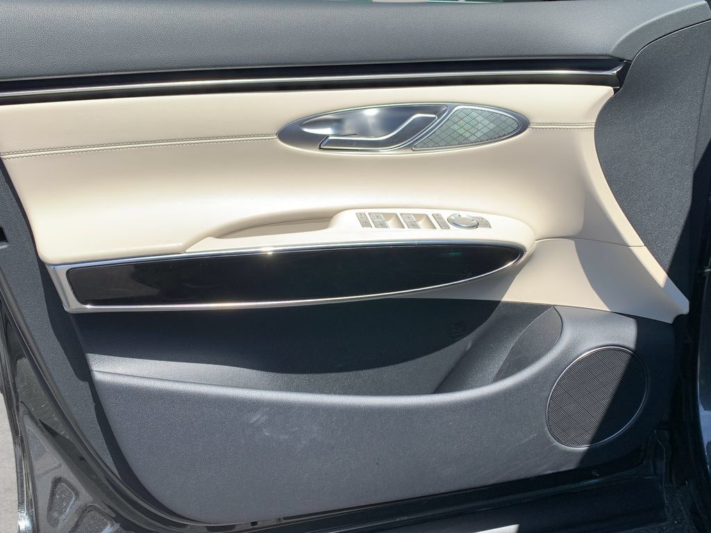 Certified 2026 Genesis GV70 2.5T AWD/4WD image 11