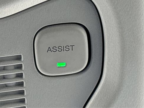 Used 2023 Jeep Renegade Latitude AWD/4WD image 29