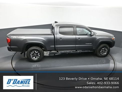 Used 2018 Toyota Tacoma TRD Off-Road w/ Technology Package AWD/4WD image 19