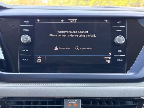 Used 2024 Volkswagen Taos SE image 23