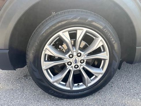 Used 2022 Ford Explorer XLT w/ Equipment Group 202A RWD image 15